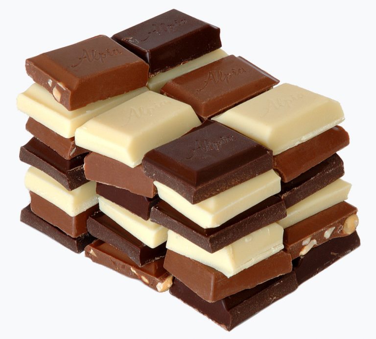Chocolate_(blue_background) (1)