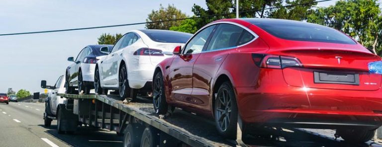 Car-transporter-carries-833x321